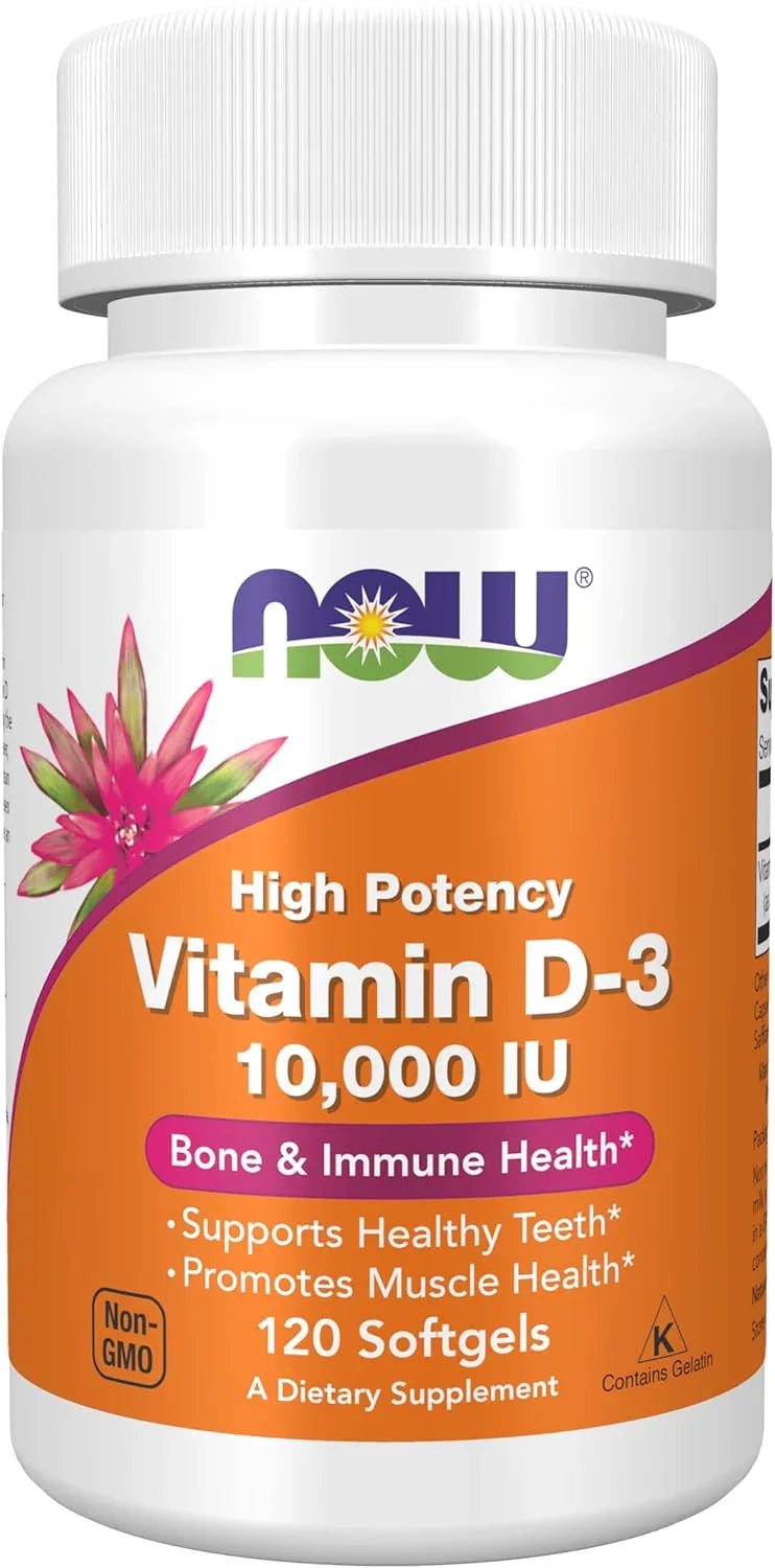 Frasco frontal da Vitamina D-3 10.000 UI NOW Foods com 120 cápsulas gelatinosas em fundo branco.