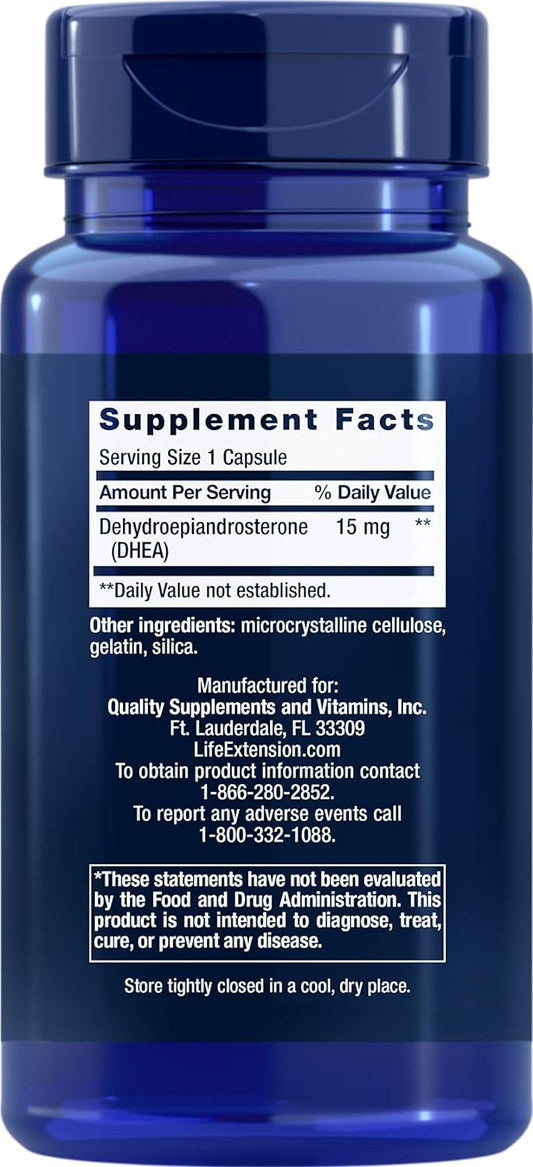 Foto em close da tabela nutricional do Life Extension DHEA 15 mg exibindo a concentração de 15 mg de dehidroepiandrosterona.